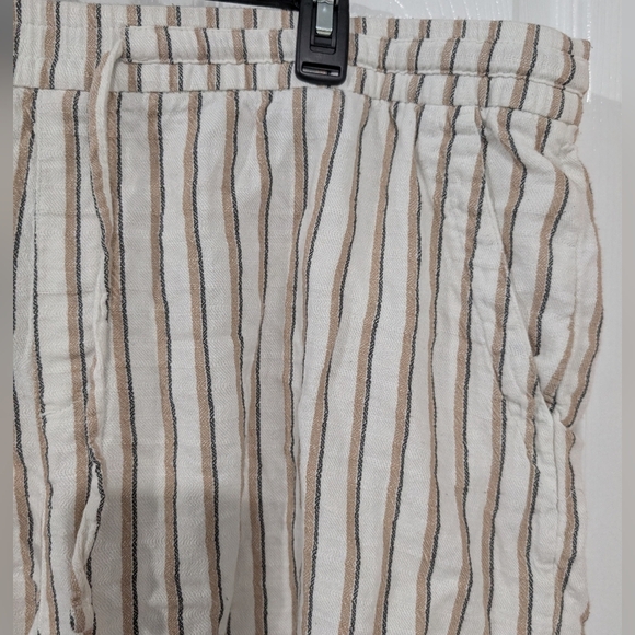 Old Navy Linen Blend Striped Tan and White Women's Shorts in Size XXL - Picture 4 of 13